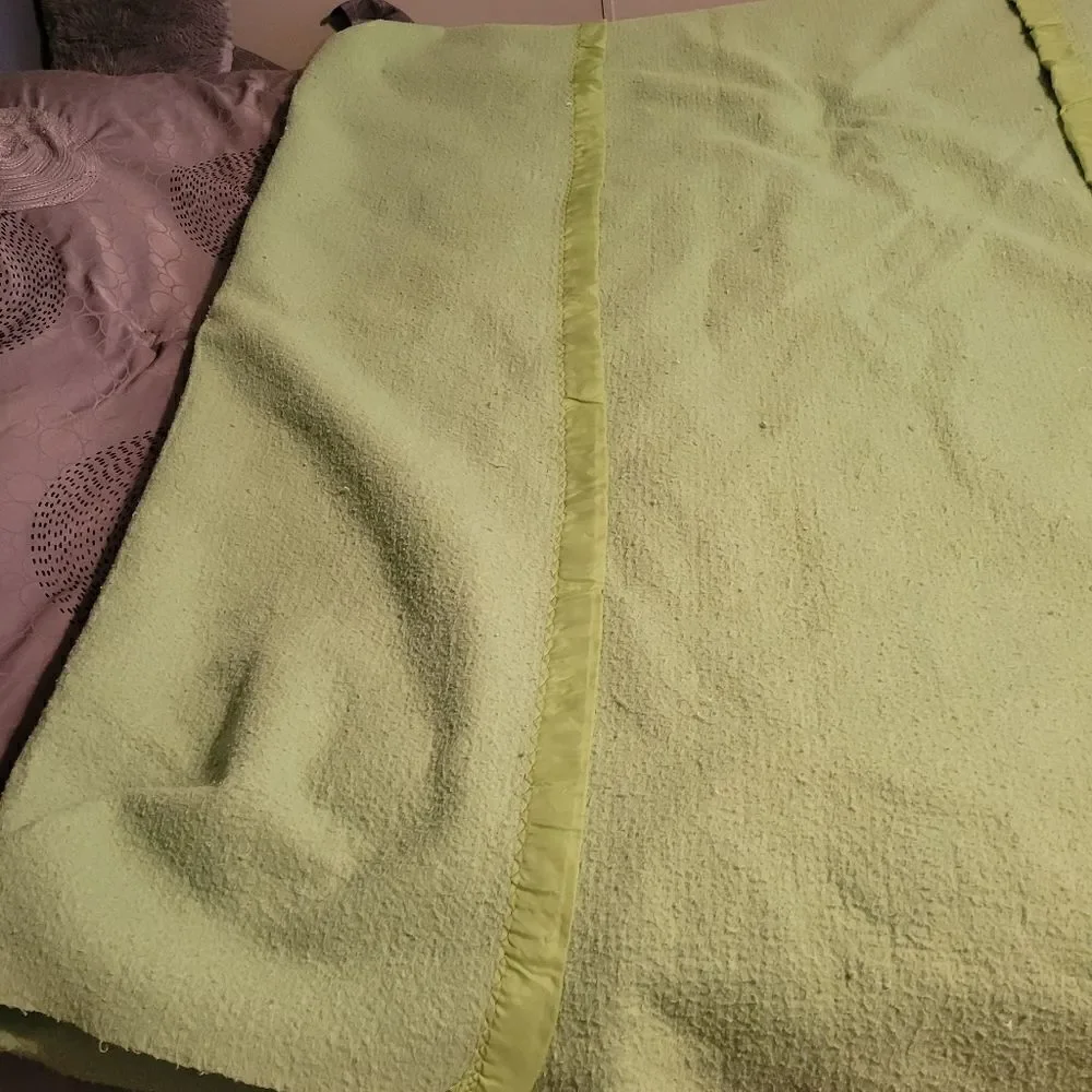 1950s vintage warm wooly bed blanket, pure wool blanket w/ satin binding